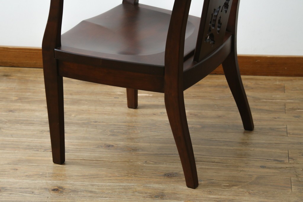 中古　美品!!　大阪屋家具店　軽井沢彫り　咲き誇る桜の彫刻が美しいアームチェア　(R-068081)