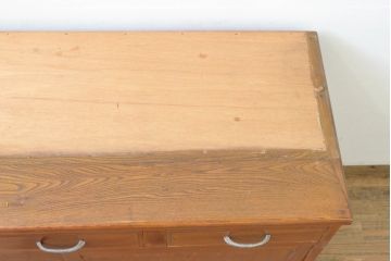 和製アンティーク　栓材　天板リメイク(ヒノキ材)　ナチュラルな雰囲気漂うキッチンカウンター(カウンターテーブル、収納棚、戸棚)(R-068091)