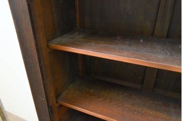和製アンティーク　昭和中期　前面ナラ材　レトロな佇まいの大振りな本箱(ブックケース、書棚、収納棚、戸棚、キャビネット、飾り棚)(R-068095)