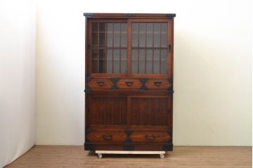 中古　美品　国産工芸家具　民芸　上質な和の空間を演出する二段重ね水屋箪笥(食器棚、キャビネット、重ねタンス、茶たんす、収納棚、戸棚、店舗什器)(R-068097)