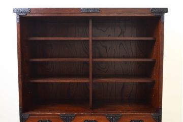 中古　美品　国産工芸家具　民芸　上質な和の空間を演出する二段重ね水屋箪笥(食器棚、キャビネット、重ねタンス、茶たんす、収納棚、戸棚、店舗什器)(R-068097)