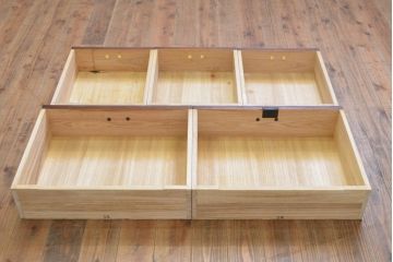 中古　美品　国産工芸家具　民芸　上質な和の空間を演出する二段重ね水屋箪笥(食器棚、キャビネット、重ねタンス、茶たんす、収納棚、戸棚、店舗什器)(R-068097)