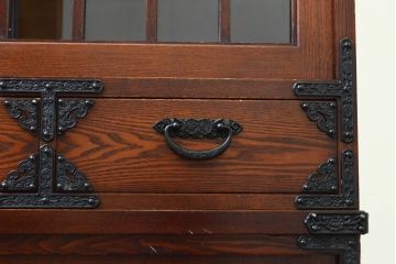 中古　美品　国産工芸家具　民芸　上質な和の空間を演出する二段重ね水屋箪笥(食器棚、キャビネット、重ねタンス、茶たんす、収納棚、戸棚、店舗什器)(R-068097)