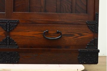 中古　美品　国産工芸家具　民芸　上質な和の空間を演出する二段重ね水屋箪笥(食器棚、キャビネット、重ねタンス、茶たんす、収納棚、戸棚、店舗什器)(R-068097)