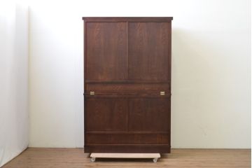 中古　美品　国産工芸家具　民芸　上質な和の空間を演出する二段重ね水屋箪笥(食器棚、キャビネット、重ねタンス、茶たんす、収納棚、戸棚、店舗什器)(R-068097)