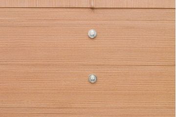 中古　最高級　桐の松山(松山家具)　抜群の収納力!明るい木色と金具の装飾が気品を漂わせる大阪泉州総桐箪笥(並厚、四方丸、総桐たんす、着物箪笥、衣装箪笥、整理タンス、収納タンス、和タンス)(R-068100)
