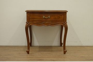中古　DREXEL HERITAGE(ドレクセルヘリテイジ)　Touraine(ツーレイン)　マホガニー材　猫脚の優美な曲線デザインが目を惹くサイドテーブル(ナイトテーブル、エンドテーブル、花台、飾り台)(R-068110)