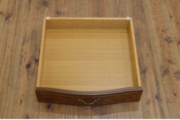 中古　DREXEL HERITAGE(ドレクセルヘリテイジ)　Touraine(ツーレイン)　マホガニー材　猫脚の優美な曲線デザインが目を惹くサイドテーブル(ナイトテーブル、エンドテーブル、花台、飾り台)(R-068110)