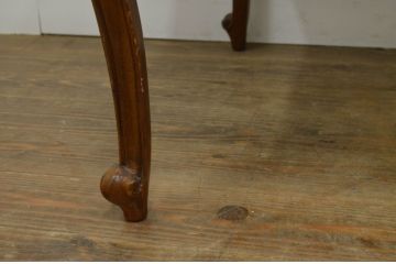 中古　DREXEL HERITAGE(ドレクセルヘリテイジ)　Touraine(ツーレイン)　マホガニー材　猫脚の優美な曲線デザインが目を惹くサイドテーブル(ナイトテーブル、エンドテーブル、花台、飾り台)(R-068110)