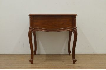 中古　DREXEL HERITAGE(ドレクセルヘリテイジ)　Touraine(ツーレイン)　マホガニー材　猫脚の優美な曲線デザインが目を惹くサイドテーブル(ナイトテーブル、エンドテーブル、花台、飾り台)(R-068110)