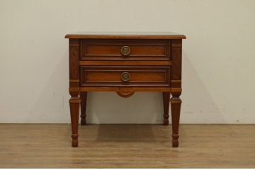 中古　DREXEL HERITAGE(ドレクセルヘリテイジ)　FRANCESCA(フランチェスカ)シリーズ　気品ある佇まいが高級感を醸し出すサイドテーブル(電話台、ナイトテーブル、エンドテーブル、コンソールテーブル)(R-068111)