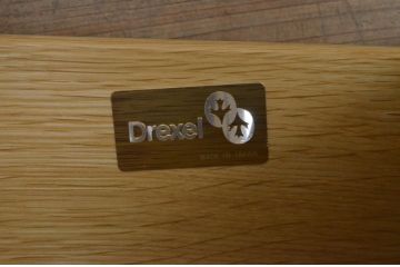 中古　DREXEL HERITAGE(ドレクセルヘリテイジ)　FRANCESCA(フランチェスカ)シリーズ　気品ある佇まいが高級感を醸し出すサイドテーブル(電話台、ナイトテーブル、エンドテーブル、コンソールテーブル)(R-068111)