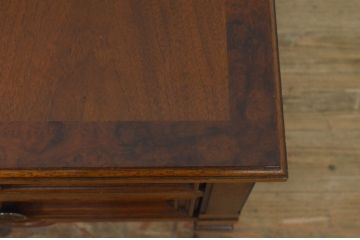 中古　DREXEL HERITAGE(ドレクセルヘリテイジ)　FRANCESCA(フランチェスカ)シリーズ　気品ある佇まいが高級感を醸し出すサイドテーブル(電話台、ナイトテーブル、エンドテーブル、コンソールテーブル)(R-068111)