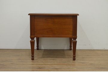 中古　DREXEL HERITAGE(ドレクセルヘリテイジ)　FRANCESCA(フランチェスカ)シリーズ　気品ある佇まいが高級感を醸し出すサイドテーブル(電話台、ナイトテーブル、エンドテーブル、コンソールテーブル)(R-068111)