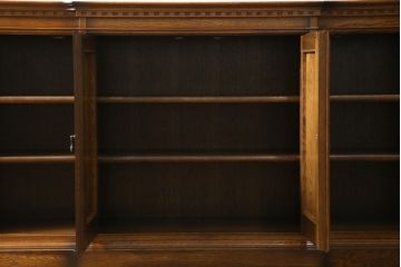 中古　IDC大塚家具取り扱い　加藤木工　Brooks(ブルックス)　サイドボード150　ナラ材　クラシカルな佇まいが美しいリビングボード(戸棚、収納棚、サイドキャビネット)(定価約32万円)(R-068114)