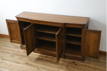 中古　IDC大塚家具取り扱い　加藤木工　Brooks(ブルックス)　サイドボード150　ナラ材　クラシカルな佇まいが美しいリビングボード(戸棚、収納棚、サイドキャビネット)(定価約32万円)(R-068114)