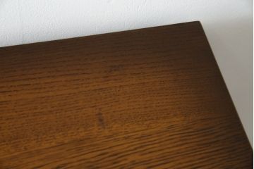 中古　IDC大塚家具取り扱い　加藤木工　Brooks(ブルックス)　サイドボード150　ナラ材　クラシカルな佇まいが美しいリビングボード(戸棚、収納棚、サイドキャビネット)(定価約32万円)(R-068114)
