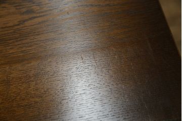 中古　IDC大塚家具取り扱い　加藤木工　Brooks(ブルックス)　サイドボード150　ナラ材　クラシカルな佇まいが美しいリビングボード(戸棚、収納棚、サイドキャビネット)(定価約32万円)(R-068114)
