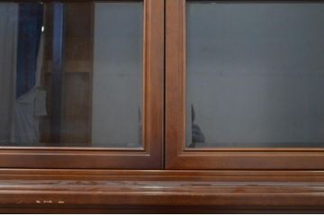 中古　美品　国会議事堂納品の高級家具メーカー　徳田家具　細部まで丁寧につくりこまれた重厚感あるキャビネット(収納棚、飾り棚、ガラスケース、ショーケース、戸棚、店舗什器)(R-068115)