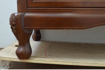 中古　美品　国会議事堂納品の高級家具メーカー　徳田家具　細部まで丁寧につくりこまれた重厚感あるキャビネット(収納棚、飾り棚、ガラスケース、ショーケース、戸棚、店舗什器)(R-068115)