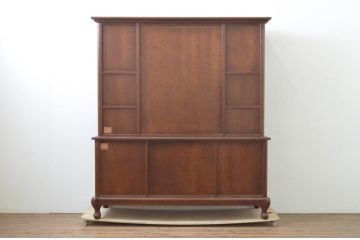 中古　美品　国会議事堂納品の高級家具メーカー　徳田家具　細部まで丁寧につくりこまれた重厚感あるキャビネット(収納棚、飾り棚、ガラスケース、ショーケース、戸棚、店舗什器)(R-068115)