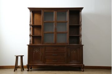 中古　美品　国会議事堂納品の高級家具メーカー　徳田家具　細部まで丁寧につくりこまれた重厚感あるキャビネット(収納棚、飾り棚、ガラスケース、ショーケース、戸棚、店舗什器)(R-068115)