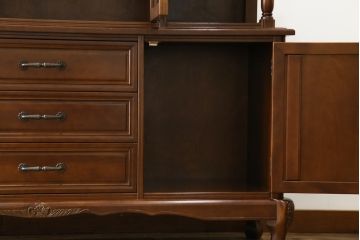 中古　美品　国会議事堂納品の高級家具メーカー　徳田家具　細部まで丁寧につくりこまれた重厚感あるキャビネット(収納棚、飾り棚、ガラスケース、ショーケース、戸棚、店舗什器)(R-068115)