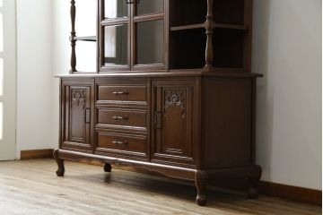 中古　美品　国会議事堂納品の高級家具メーカー　徳田家具　細部まで丁寧につくりこまれた重厚感あるキャビネット(収納棚、飾り棚、ガラスケース、ショーケース、戸棚、店舗什器)(R-068115)