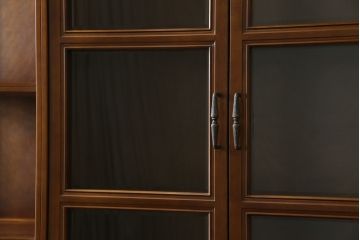 中古　美品　国会議事堂納品の高級家具メーカー　徳田家具　細部まで丁寧につくりこまれた重厚感あるキャビネット(収納棚、飾り棚、ガラスケース、ショーケース、戸棚、店舗什器)(R-068115)