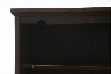 中古　北海道民芸家具　クラシカルな佇まいが魅力の本棚(書棚、ブックシェルフ、収納棚、飾り棚)(R-068120)