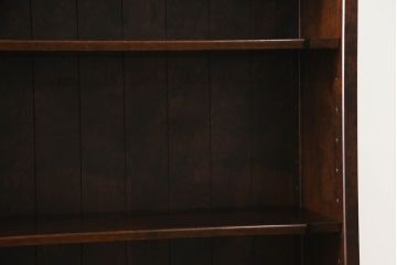 中古　北海道民芸家具　クラシカルな佇まいが魅力の本棚(書棚、ブックシェルフ、収納棚、飾り棚)(R-068120)