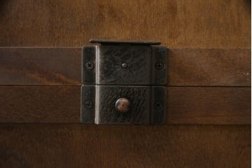 中古　北海道民芸家具　クラシカルな佇まいが魅力の本棚(書棚、ブックシェルフ、収納棚、飾り棚)(R-068120)