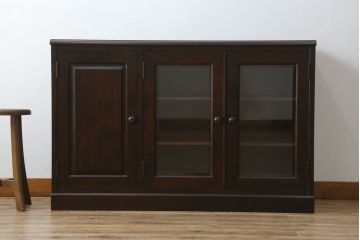 中古　美品　北海道民芸家具　落ち着いた深みのある色合いが美しいサイドボード(サイドキャビネット、戸棚、収納棚、リビングボード)(R-068121)