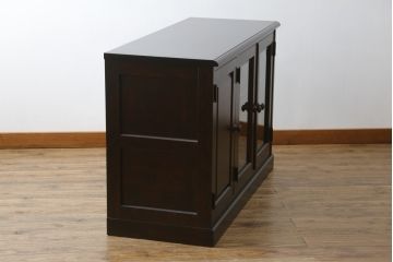 中古　美品　北海道民芸家具　落ち着いた深みのある色合いが美しいサイドボード(サイドキャビネット、戸棚、収納棚、リビングボード)(R-068121)