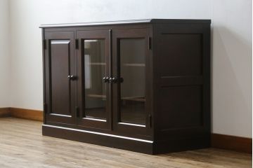 中古　美品　北海道民芸家具　落ち着いた深みのある色合いが美しいサイドボード(サイドキャビネット、戸棚、収納棚、リビングボード)(R-068121)