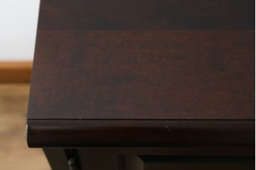 中古　美品　北海道民芸家具　落ち着いた深みのある色合いが美しいサイドボード(サイドキャビネット、戸棚、収納棚、リビングボード)(R-068121)