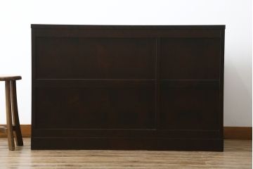 中古　美品　北海道民芸家具　落ち着いた深みのある色合いが美しいサイドボード(サイドキャビネット、戸棚、収納棚、リビングボード)(R-068121)