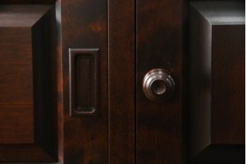 中古　美品!!　希少な絶版品　北海道民芸家具　OM175　シックなデザインの脚付き下駄箱(シューズラック、靴箱、玄関収納、玄関棚、サイドボード、戸棚)(R-068122)