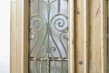 フランスアンティーク　パイン材　アイアンフェンスのデザインがお洒落な両開きドア1対2枚セット(建具、木製扉)(R-068131)