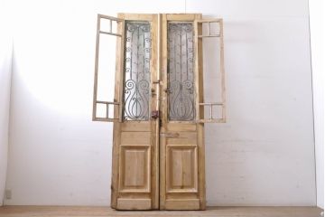 フランスアンティーク　パイン材　アイアンフェンスのデザインがお洒落な両開きドア1対2枚セット(建具、木製扉)(R-068131)