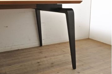 中古　極美品　リーン・ロゼ(ligne roset)　ロゼオデッサ(ROSEODESSA)　シンプルで美しいデザインのダイニングテーブル(リーンロゼ、4人掛け、6人掛け、食卓、作業台)(定価約89万円)(R-068132)