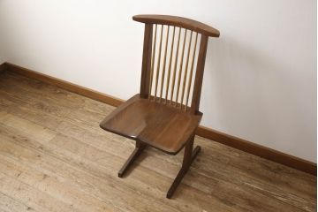 中古　ジョージナカシマ　桜製作所　コノイドチェア(CONOID CHAIR)　CN101　スタイリッシュな佇まいのサイドチェア(ジョージ・ナカシマ、板座チェア、ダイニングチェア、椅子、イス)(R-068142)