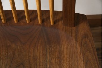中古　ジョージナカシマ　桜製作所　コノイドチェア(CONOID CHAIR)　CN101　スタイリッシュな佇まいのサイドチェア(ジョージ・ナカシマ、板座チェア、ダイニングチェア、椅子、イス)(R-068144)