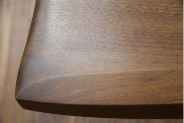 中古　ジョージナカシマ　桜製作所　コノイドチェア(CONOID CHAIR)　CN101　スタイリッシュな佇まいのサイドチェア(ジョージ・ナカシマ、板座チェア、ダイニングチェア、椅子、イス)(R-068144)