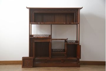 中古　美品　花梨(カリン)材　上質なこだわりの空間づくりにおすすめの飾り棚(茶棚、唐木、戸棚、収納棚、違い棚)(R-068145)