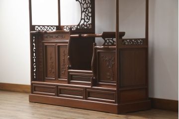 中古　美品　花梨(カリン)材　上質なこだわりの空間づくりにおすすめの飾り棚(茶棚、唐木、戸棚、収納棚、違い棚)(R-068145)