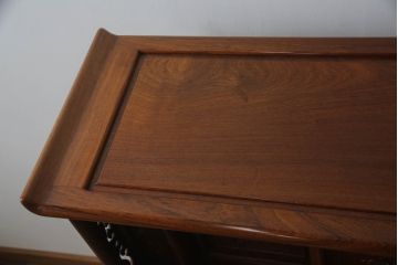 中古　美品　花梨(カリン)材　上質なこだわりの空間づくりにおすすめの飾り棚(茶棚、唐木、戸棚、収納棚、違い棚)(R-068145)