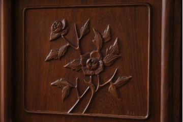 中古　美品　花梨(カリン)材　上質なこだわりの空間づくりにおすすめの飾り棚(茶棚、唐木、戸棚、収納棚、違い棚)(R-068145)