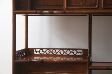 中古　美品　花梨(カリン)材　上質なこだわりの空間づくりにおすすめの飾り棚(茶棚、唐木、戸棚、収納棚、違い棚)(R-068145)