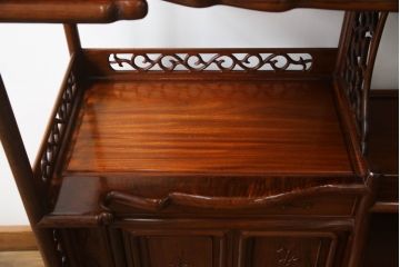 中古　美品　花梨(カリン)材　上質なこだわりの空間づくりにおすすめの飾り棚(茶棚、唐木、戸棚、収納棚、違い棚)(R-068145)